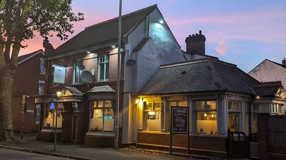 Exterior photo of The Royal Oak in Chapel Ash